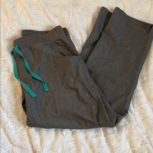 women’s fig pants size medium